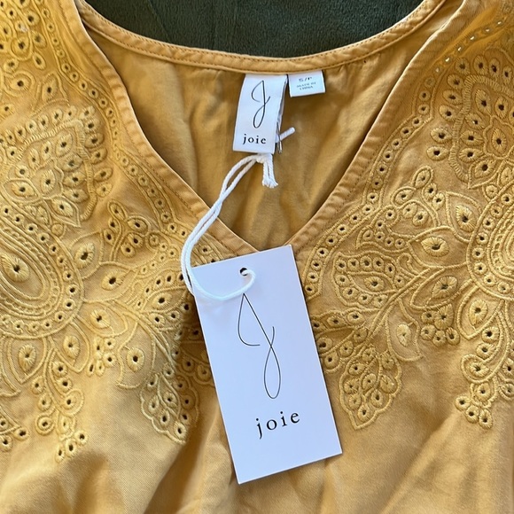 Beautiful Embroidered Top - Picture 4 of 5